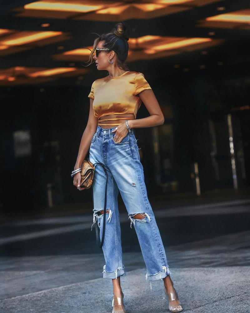 Стильные женские джинсы бойфренды 2024-2025 года: модные образы, новинки, тренды - фото